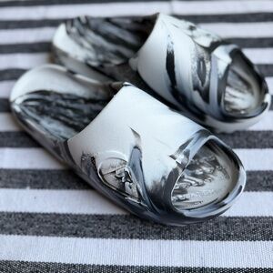 Quiksilver Black and White Men's Marbled Slides Sandals Size 10